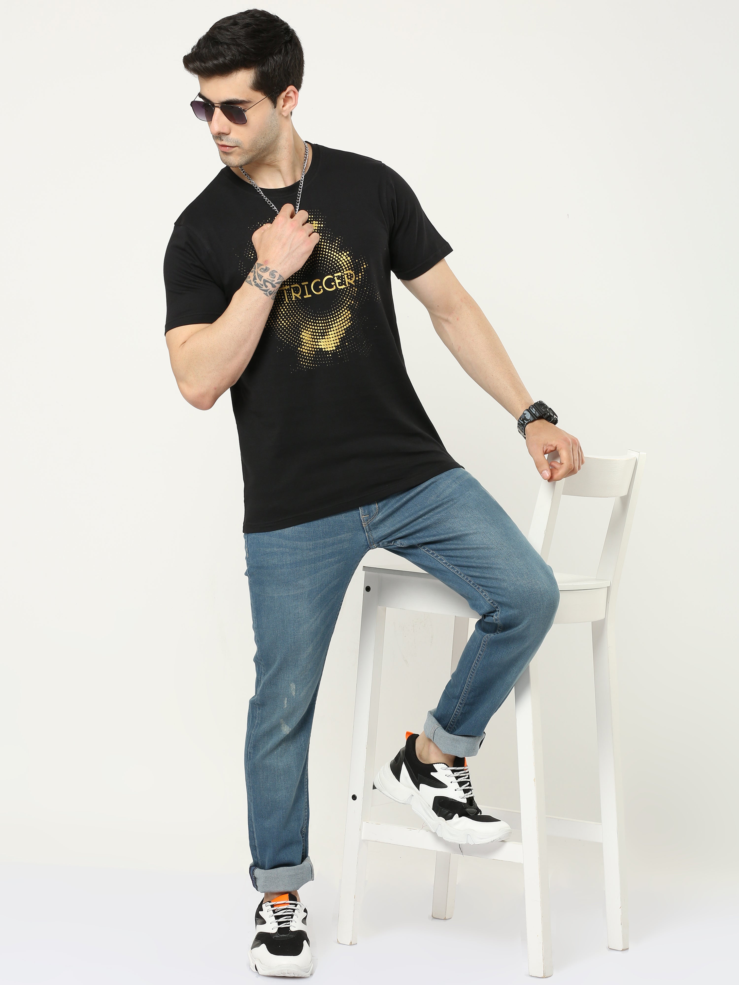 Men BLACK Round-neck T-shirt